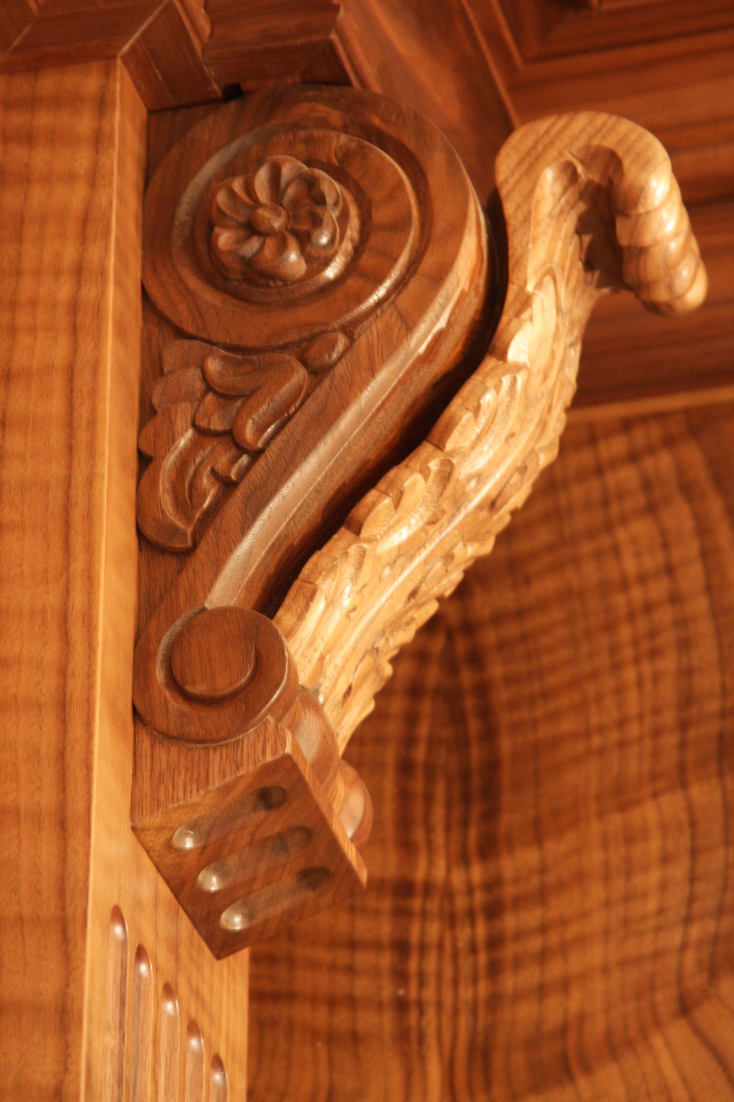 Carved Corbal Bracket Dertail