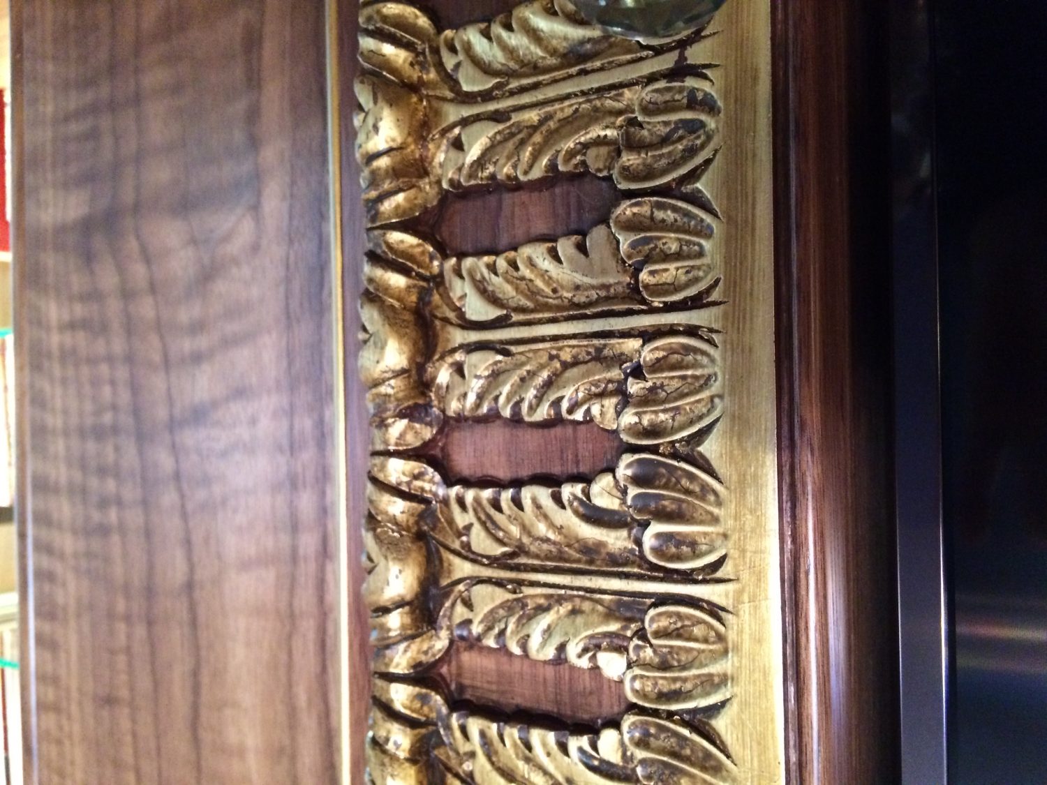 Aged Gold Acanthius Leaf Carving