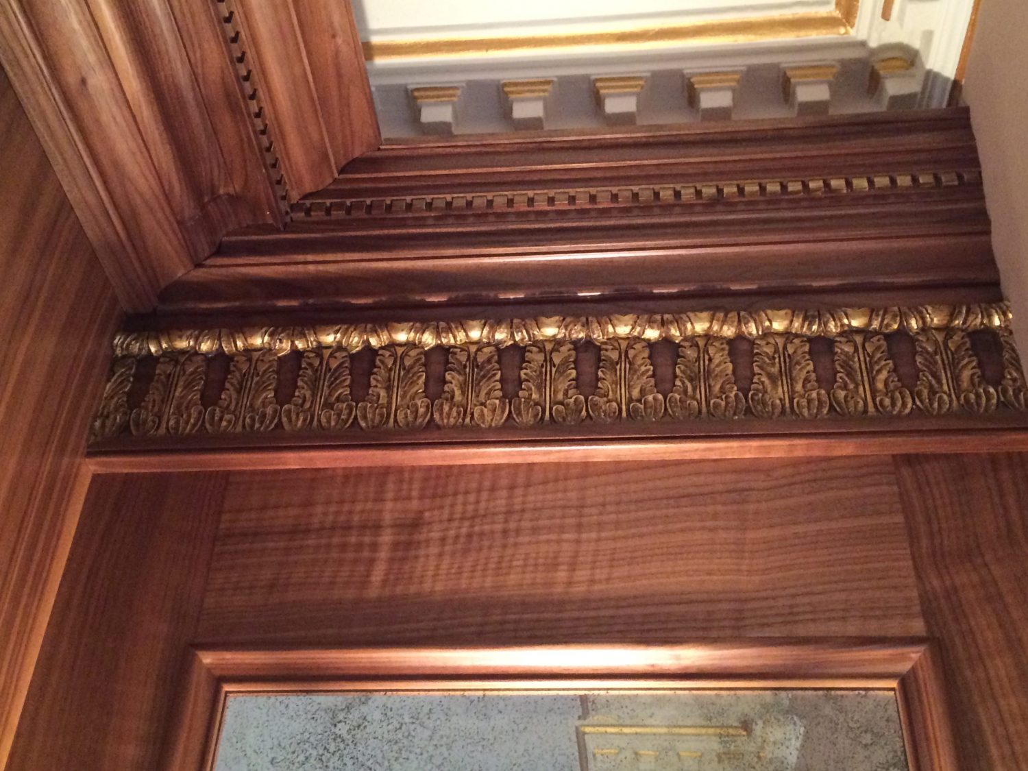 Moulding Above Mirrored Side Panelling