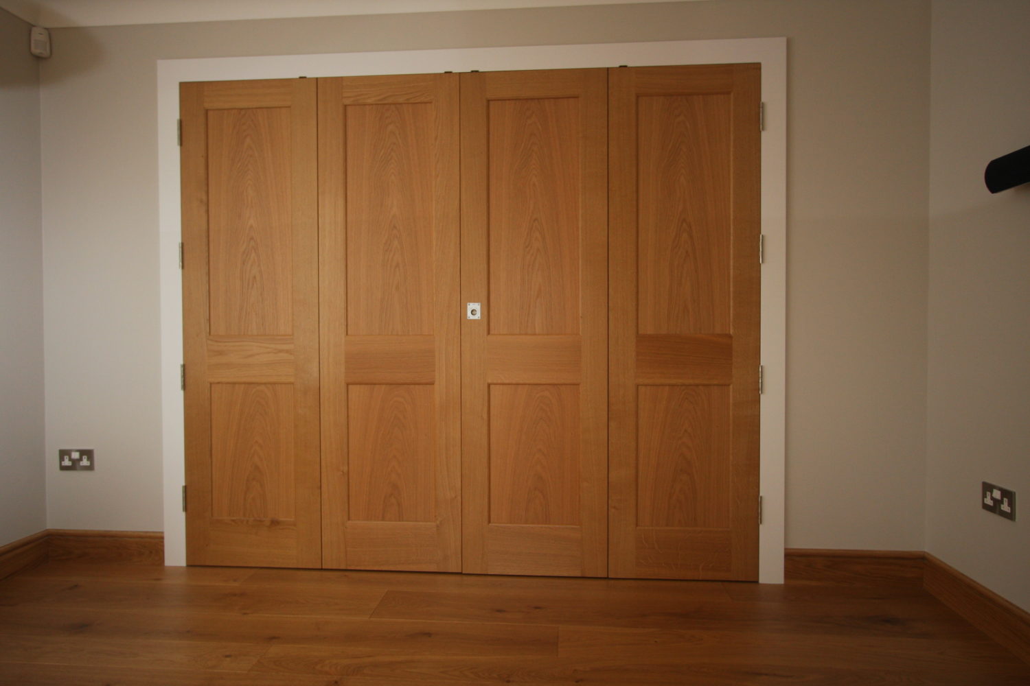 Set of Room Dividers Made with 2 Pairs of Doors