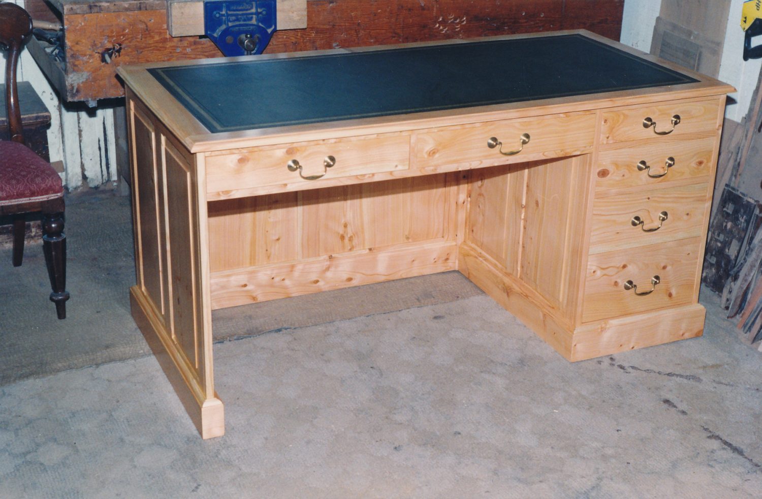 Monterey Pine Desk with one Pedestal